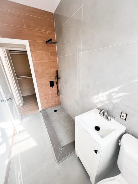 711 NW 1st St, Miami, FL for sale - Building Photo - Image 3 of 20