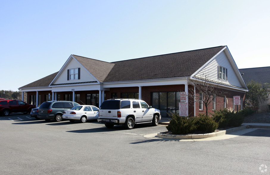 4820 Southpoint Dr, Fredericksburg, VA for lease - Building Photo - Image 1 of 4