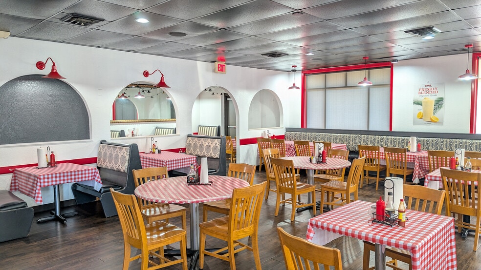 2706-2730 N. Amidon Ave., Wichita, KS for lease - Interior Photo - Image 3 of 7