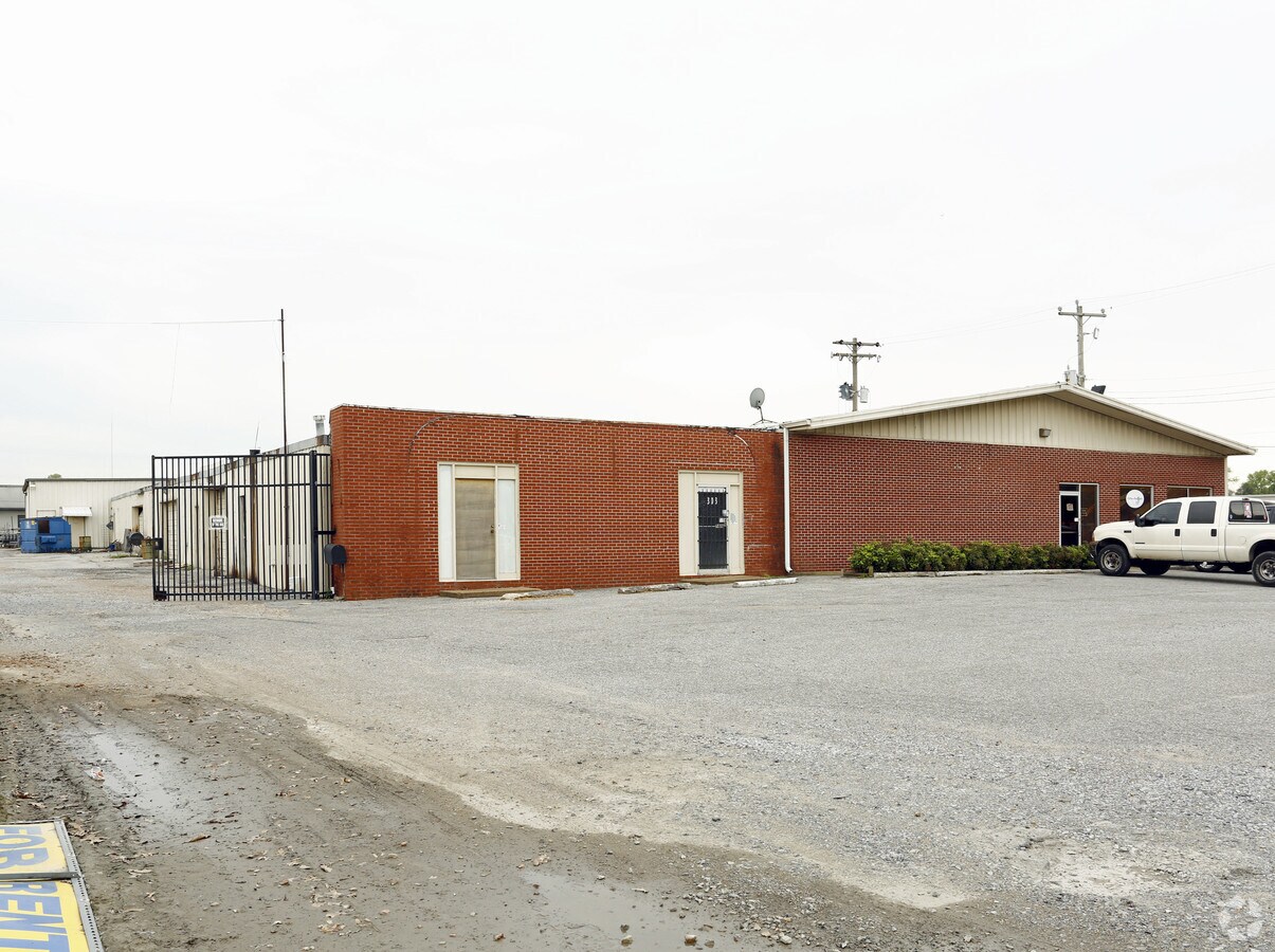 303 E Brooks Rd, Memphis, TN 38109