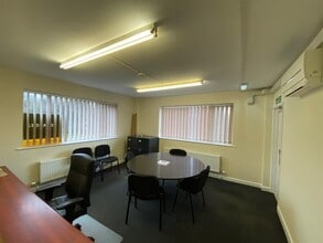 Hull Rd, Hull for lease Interior Photo- Image 2 of 4