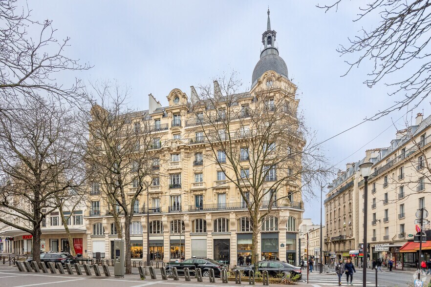 Boulevard De Reuilly, Paris for sale - Building Photo - Image 2 of 8