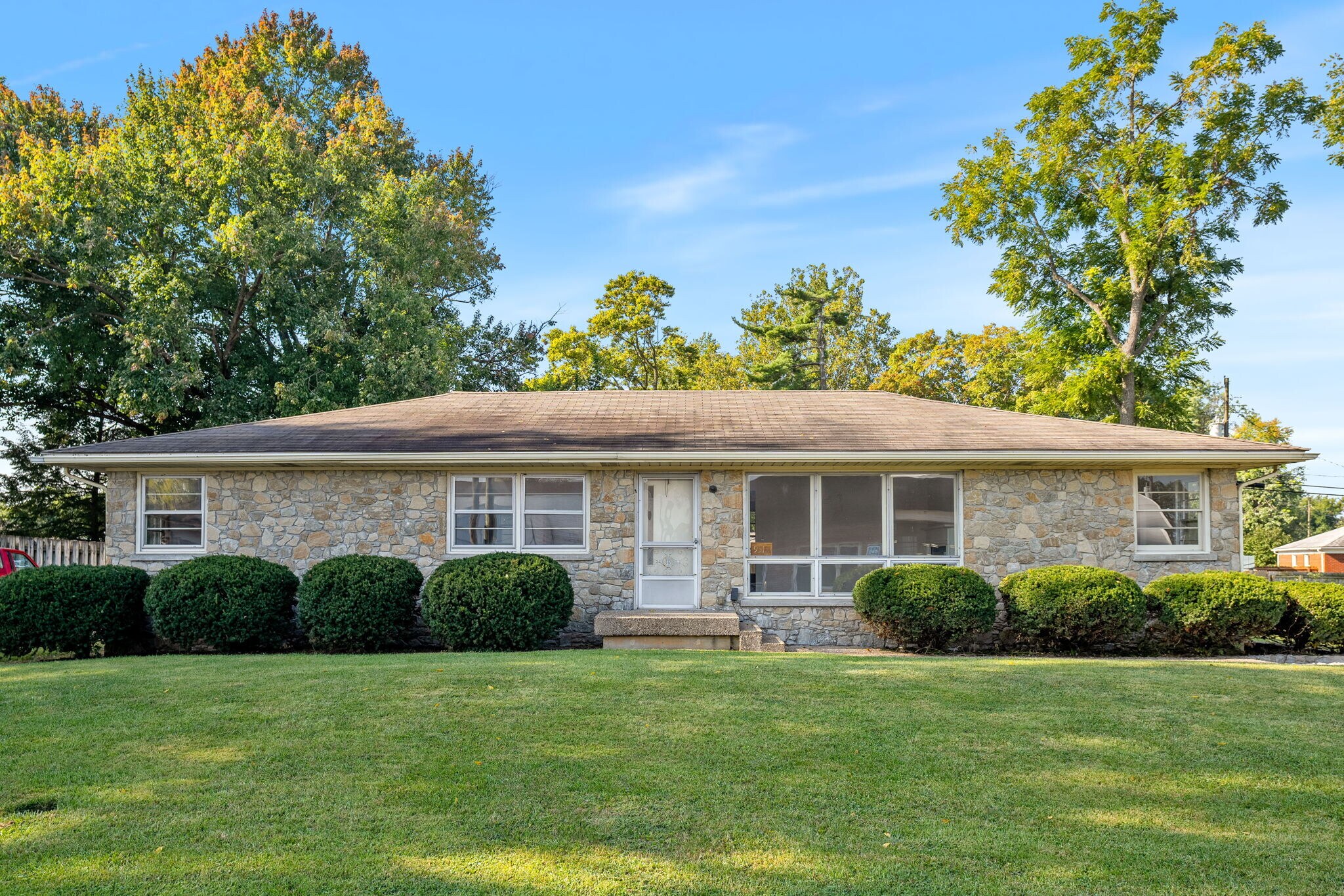 9312 New La Grange Rd, Louisville, KY 40242