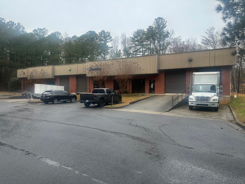 8280 Industrial Pl, Alpharetta, GA for sale - Building Photo - Image 1 of 10
