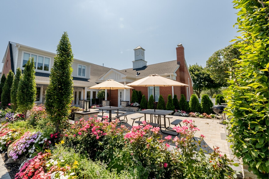 50 Vanderbilt Motor Pkwy, Commack, NY for sale - Building Photo - Image 1 of 1