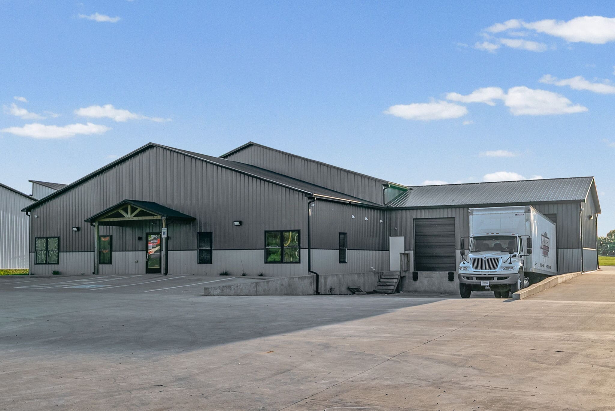 1040 Smokestack Dr, Clarksville, TN for lease Building Photo- Image 1 of 35