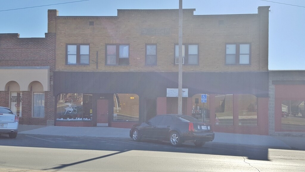 815-817 Oregon St, Hiawatha, KS for sale Primary Photo- Image 1 of 1