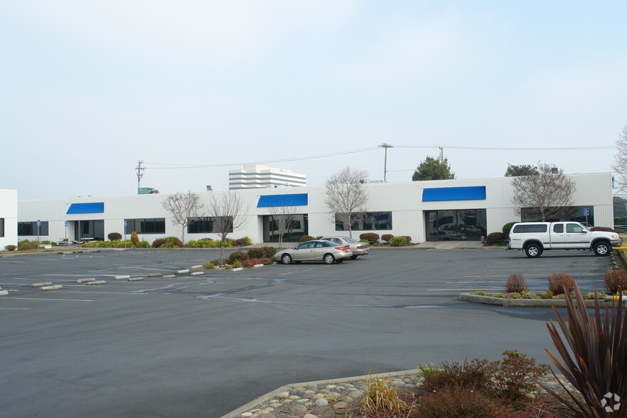 7755 Pardee Ln, Oakland, CA for lease - Building Photo - Image 1 of 6