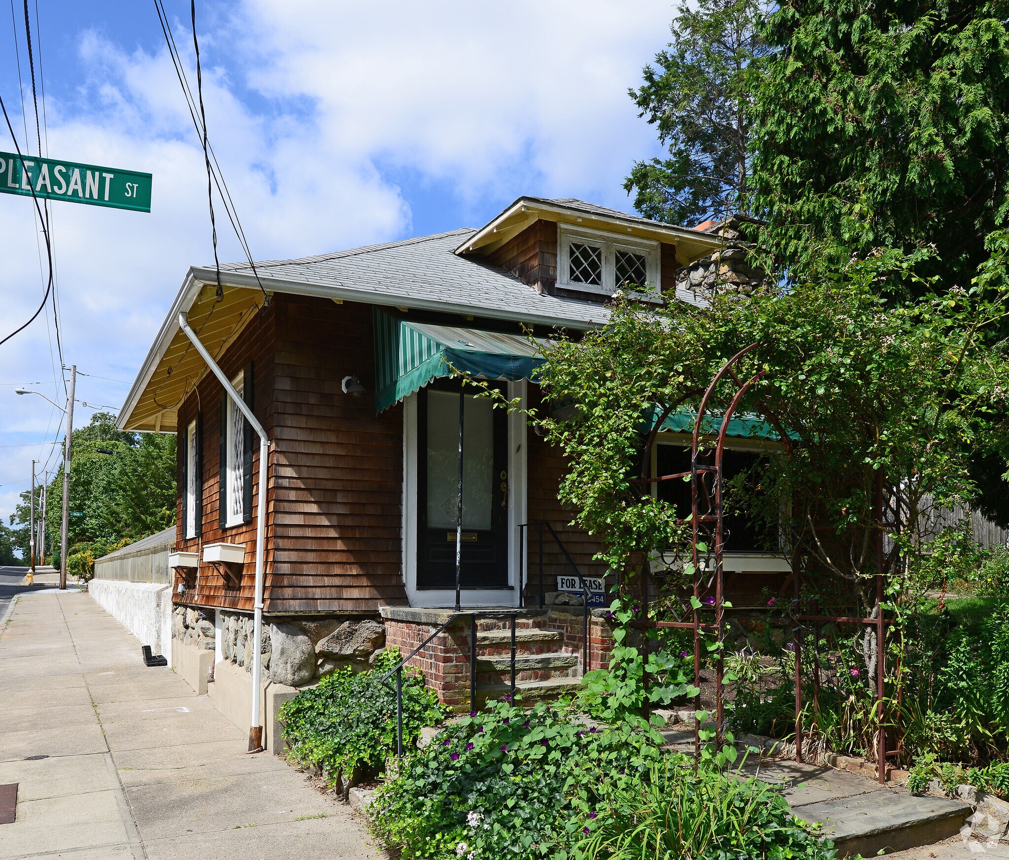 1 Alfred Stone Rd, Pawtucket, RI for sale Primary Photo- Image 1 of 1