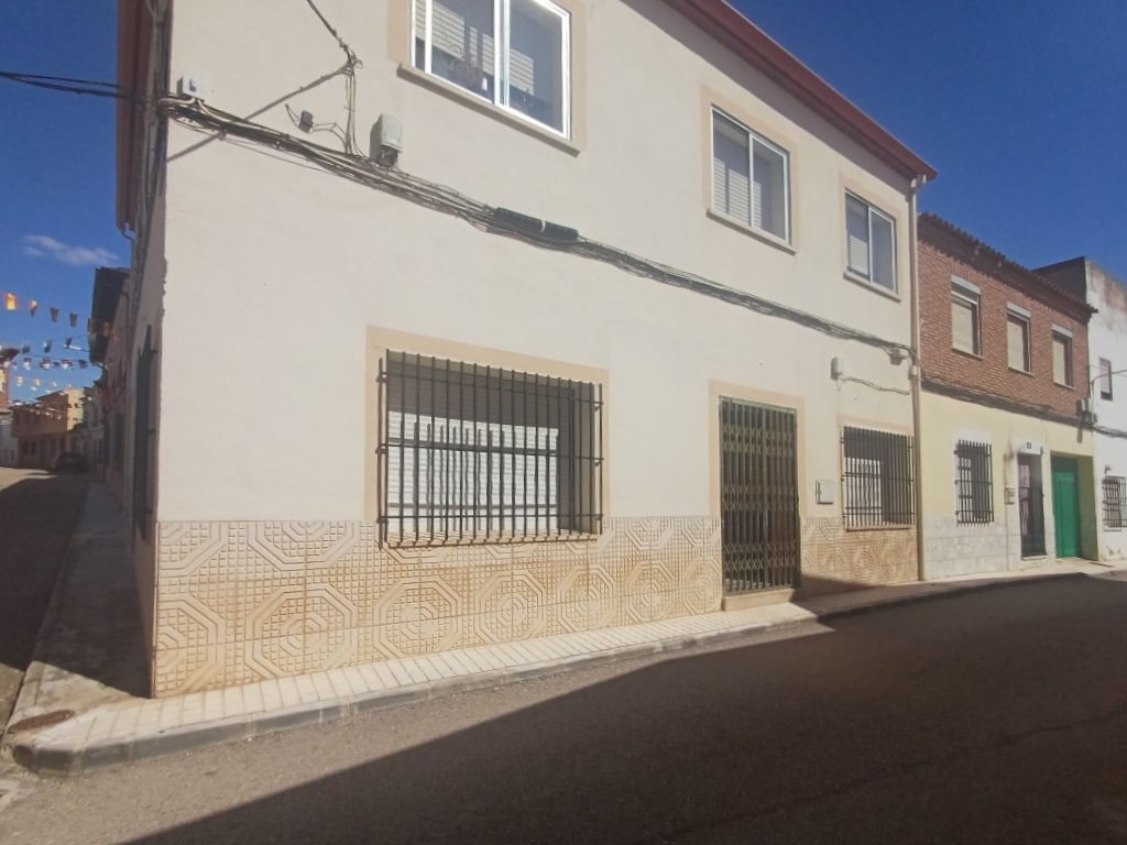 Retail in Lillo, Toledo for lease Interior Photo- Image 1 of 6