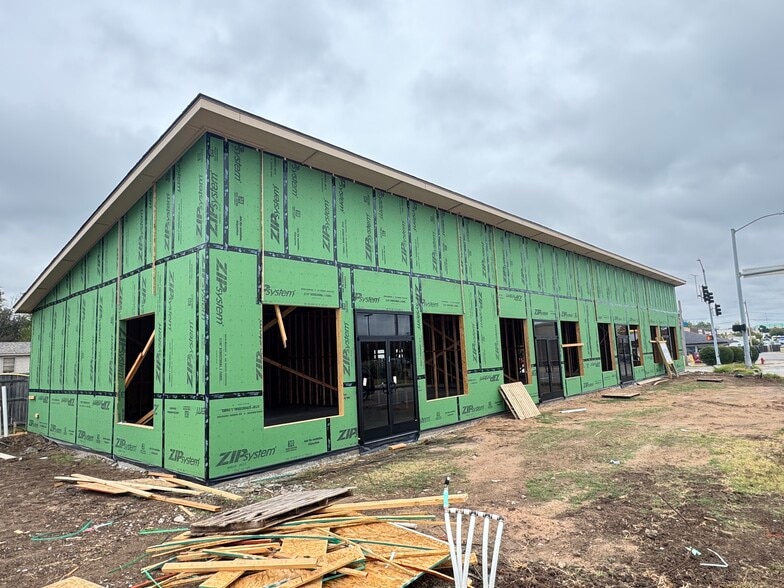 202 N Flood Ave, Norman, OK for lease - Building Photo - Image 3 of 8