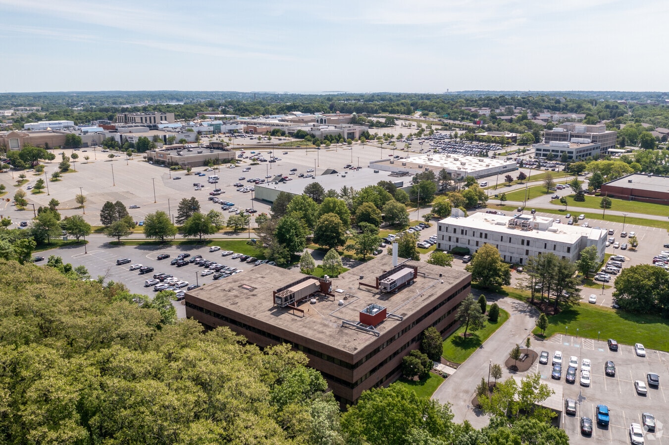 8 Essex Center Dr, Peabody, MA 01960 UBS Building