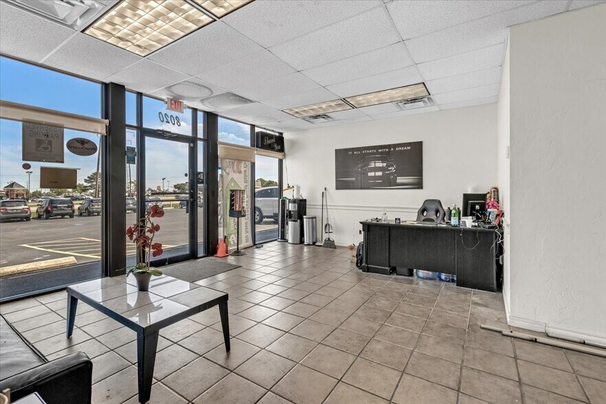 8020 NW Expressway St, Oklahoma City, OK for lease - Building Photo - Image 3 of 24