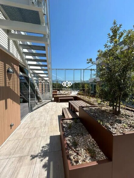 Office in Epagny Metz-Tessy for lease - Building Photo - Image 2 of 15