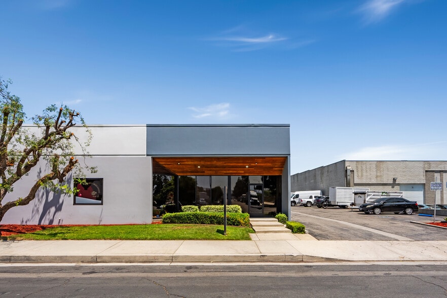 9420 Lurline Ave, Chatsworth, CA for lease - Building Photo - Image 1 of 18