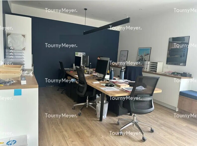 Flex in Orvault for lease - Interior Photo - Image 2 of 6