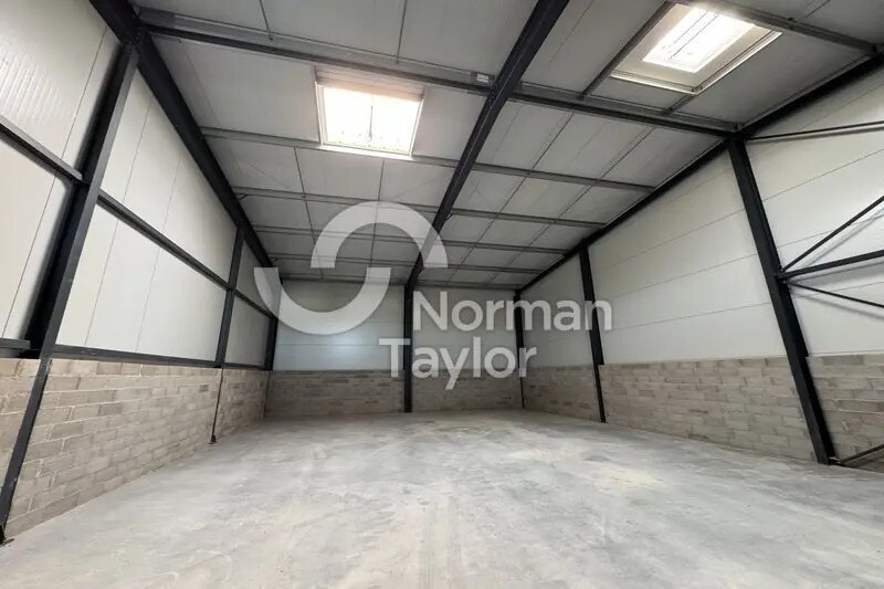 Flex in Nîmes for lease - Interior Photo - Image 2 of 13