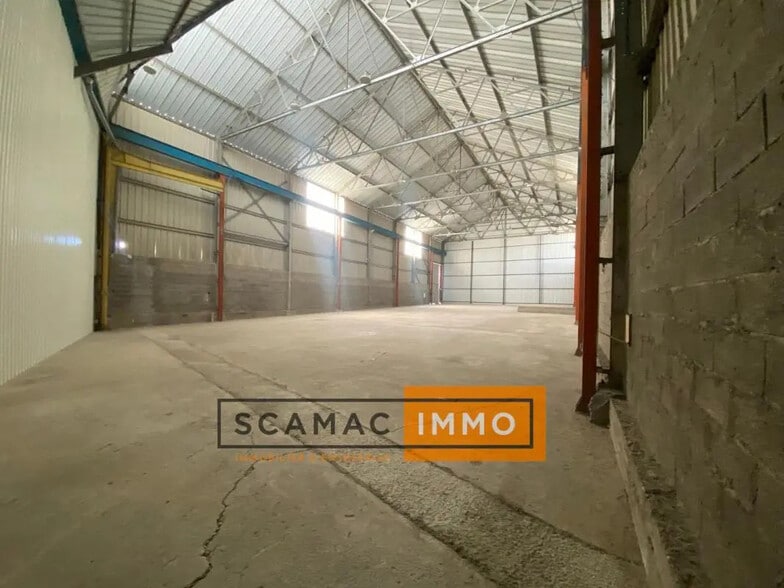 Flex in Manosque for lease - Interior Photo - Image 3 of 4