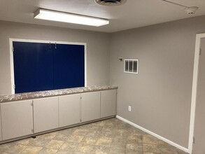 17 E 2nd Ave, Hutchinson, KS for lease Interior Photo- Image 2 of 2