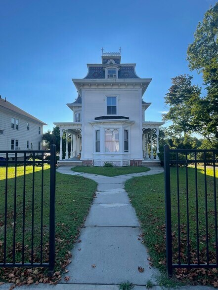 147 Fairfield Ave, Hartford, CT for sale - Building Photo - Image 1 of 1