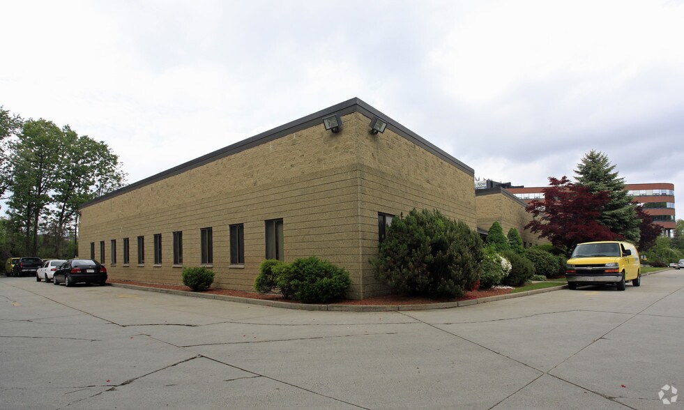 100 Maple St, Stoneham, MA 02180