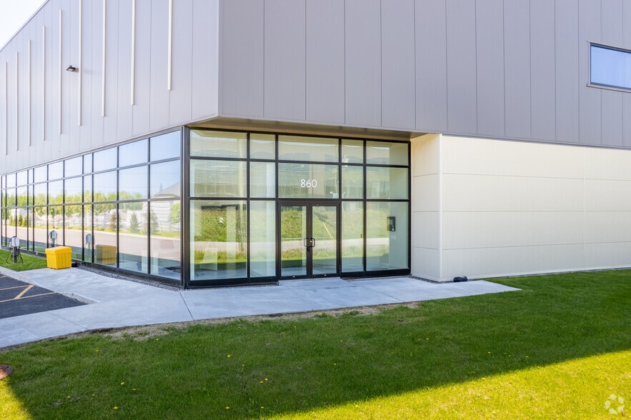 860 St Turnbull, Beauharnois, QC for lease - Building Photo - Image 3 of 7
