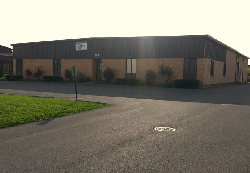 709 Erie Blvd W, Syracuse, NY for sale - Building Photo - Image 1 of 1