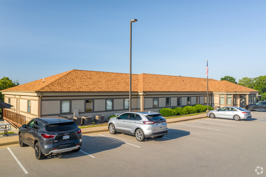 2023 St. Mary's Blvd, Jefferson City, MO for lease - Building Photo - Image 3 of 54