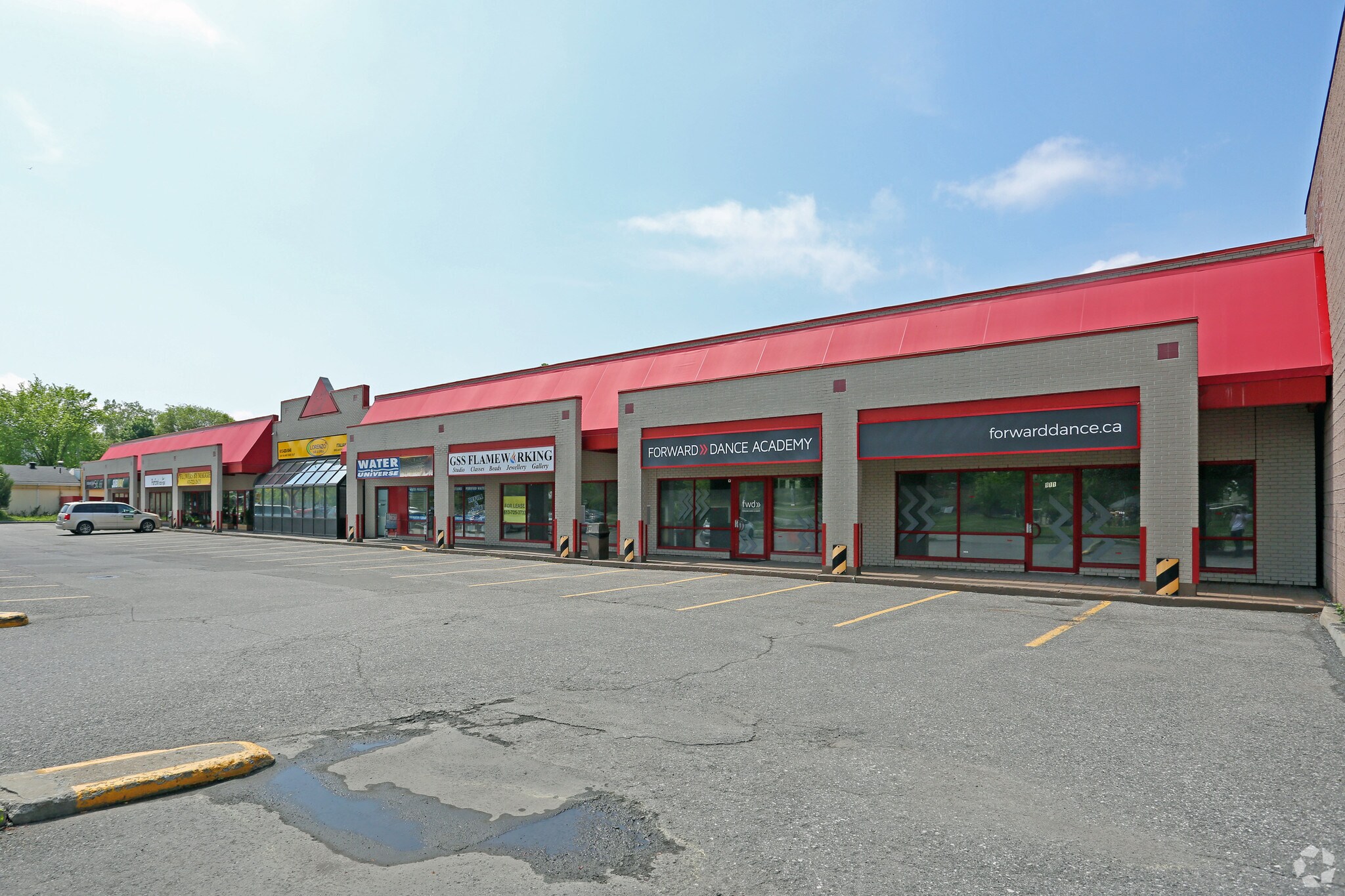 911 Richmond Rd, Ottawa, ON for lease Primary Photo- Image 1 of 3