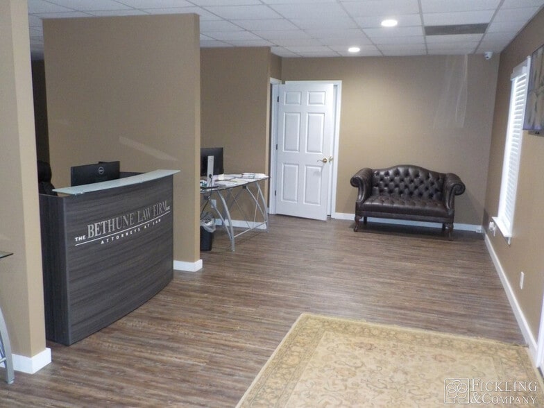 2357 Pio Nono Ave, Macon-Bibb, GA for sale - Interior Photo - Image 2 of 16