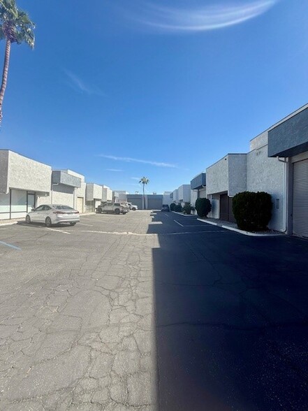 800 S Vella Rd, Palm Springs, CA for lease - Building Photo - Image 1 of 3