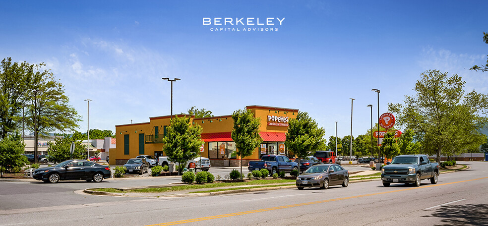 1379 Towne Square Blvd, Roanoke, VA for lease - Building Photo - Image 2 of 5