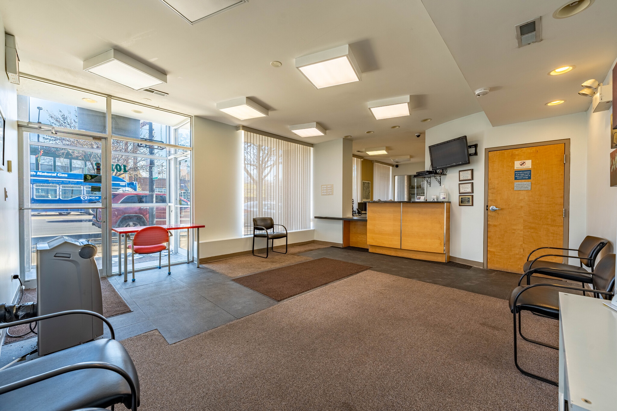 10142 S Western Ave, Chicago, IL for lease Interior Photo- Image 1 of 4
