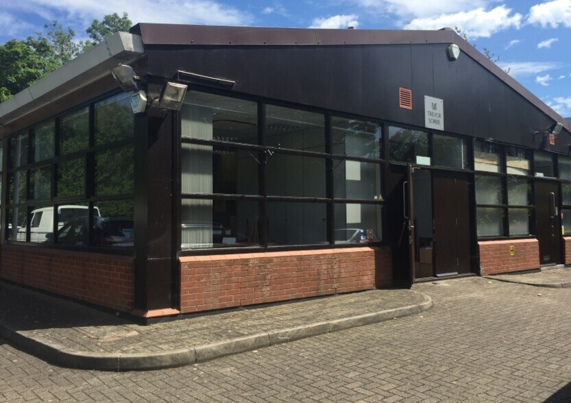 1 Old Station Approach, Leatherhead for sale - Primary Photo - Image 1 of 1