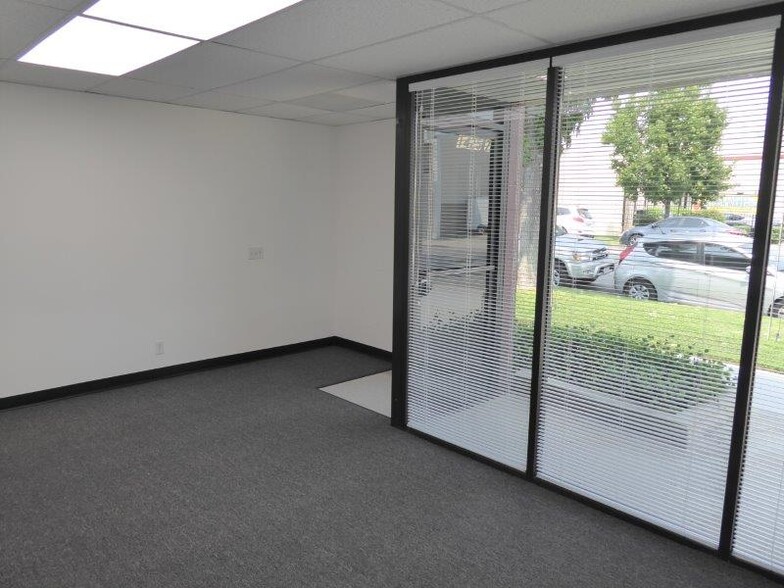 1415-1441 Gardena Ave, Glendale, CA for lease - Interior Photo - Image 3 of 48