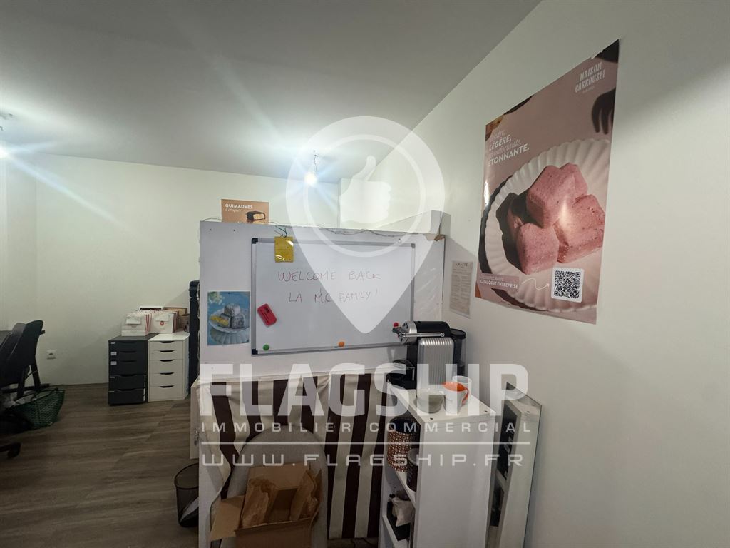 Retail in Paris for lease Building Photo- Image 1 of 10
