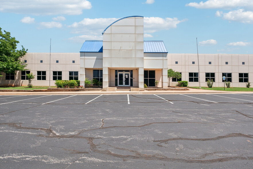 8400 Silver Crossing, Oklahoma City, OK for sale - Building Photo - Image 1 of 15