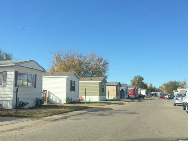 1200 E 11th Ave, Hutchinson, KS for sale - Building Photo - Image 1 of 1