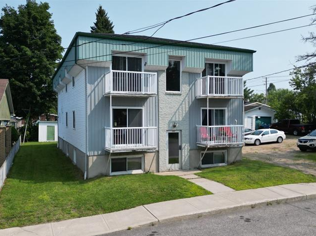 867 Rue Montcalm, Mont-Laurier, QC for sale - Primary Photo - Image 1 of 1