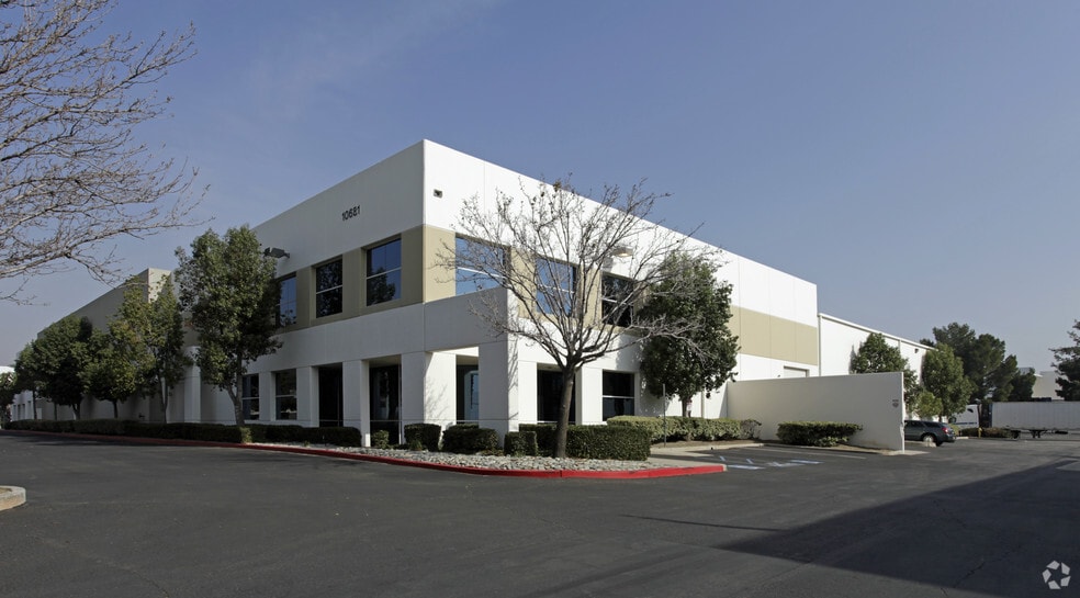 10681 Business Dr, Fontana, CA for lease - Building Photo - Image 3 of 6