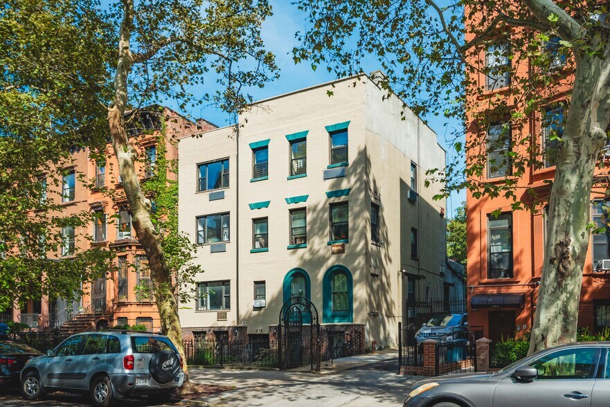 479 Clinton Ave, Brooklyn, NY for sale - Primary Photo - Image 1 of 1