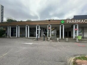 Retail in Lyon for lease Building Photo- Image 2 of 8