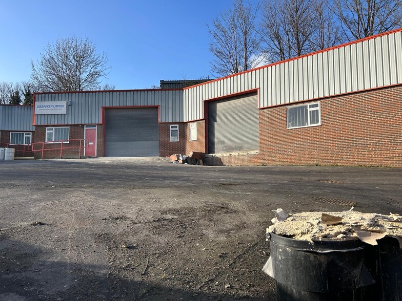 Unit 1 & 2 Central St, Dewsbury for sale - Building Photo - Image 1 of 1