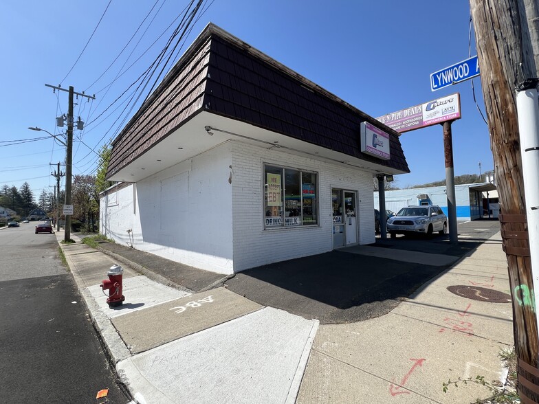 1552 Dwight St, Holyoke, MA for sale - Building Photo - Image 1 of 1