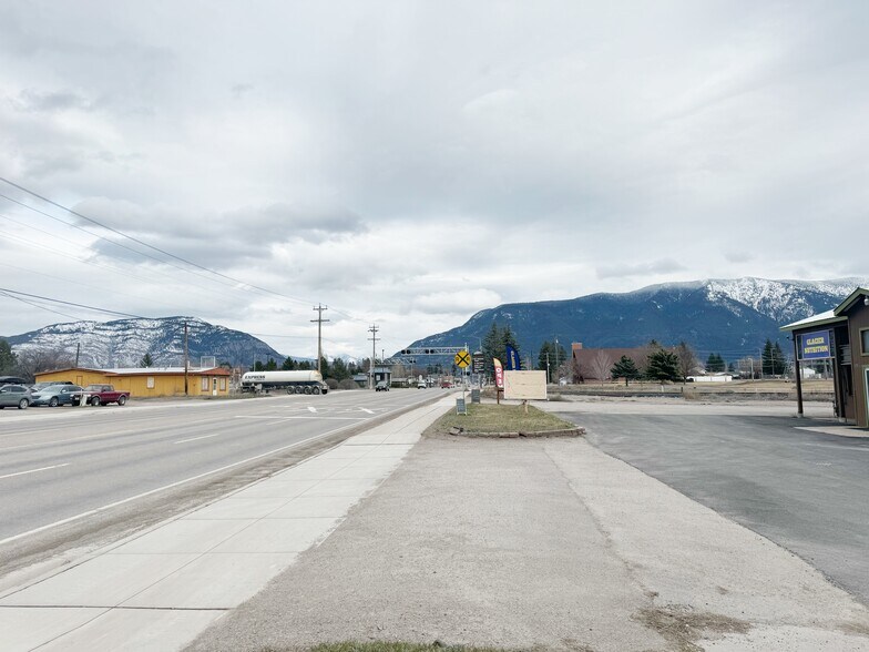 1502 9th W St, Columbia Falls, MT for sale - Primary Photo - Image 1 of 1