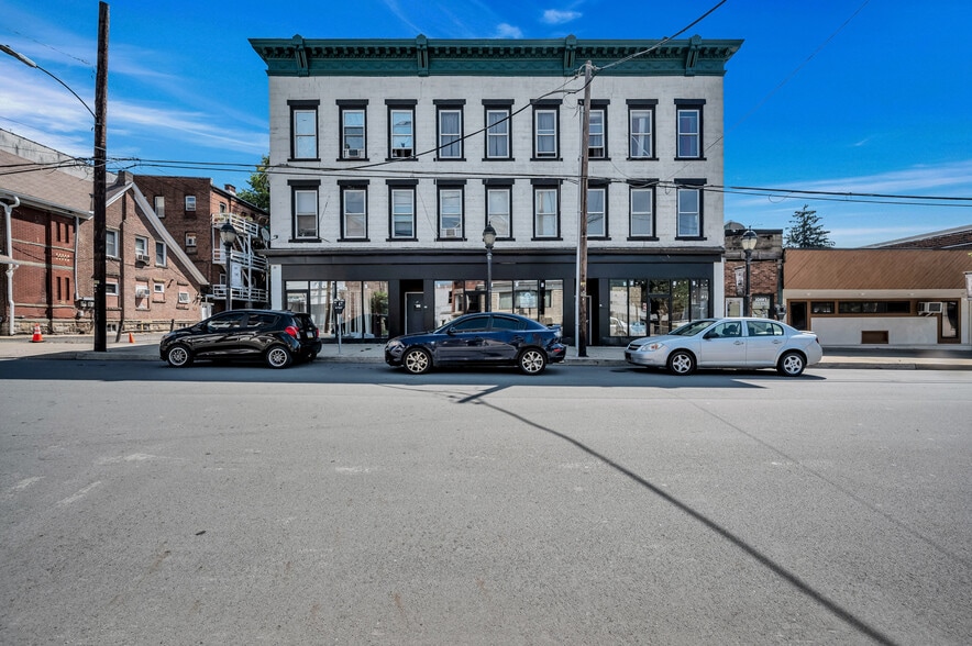 Carbondale Commercial Portfolio portfolio of 2 properties for sale on LoopNet.com - Building Photo - Image 2 of 3