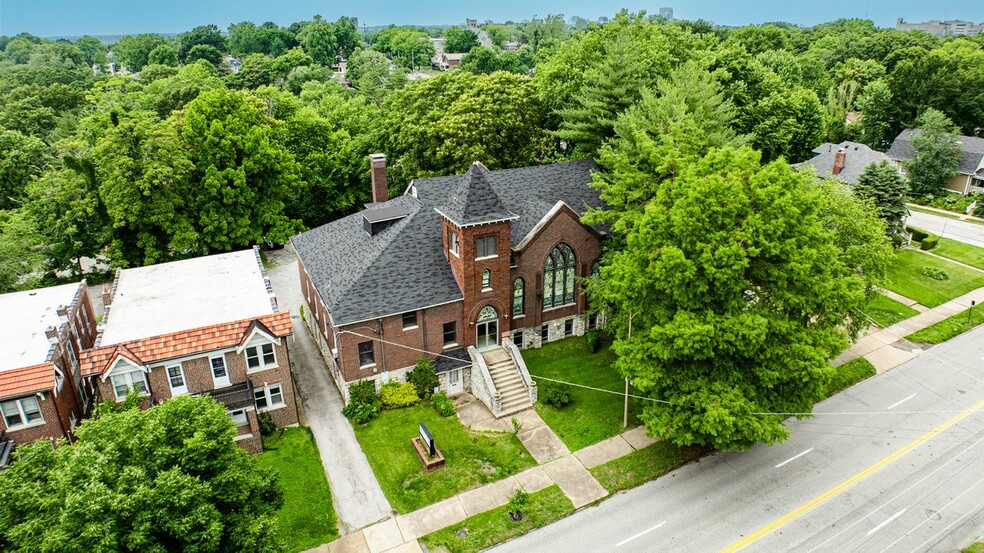 1517 McCausland Ave, Saint Louis, MO for sale - Primary Photo - Image 1 of 64