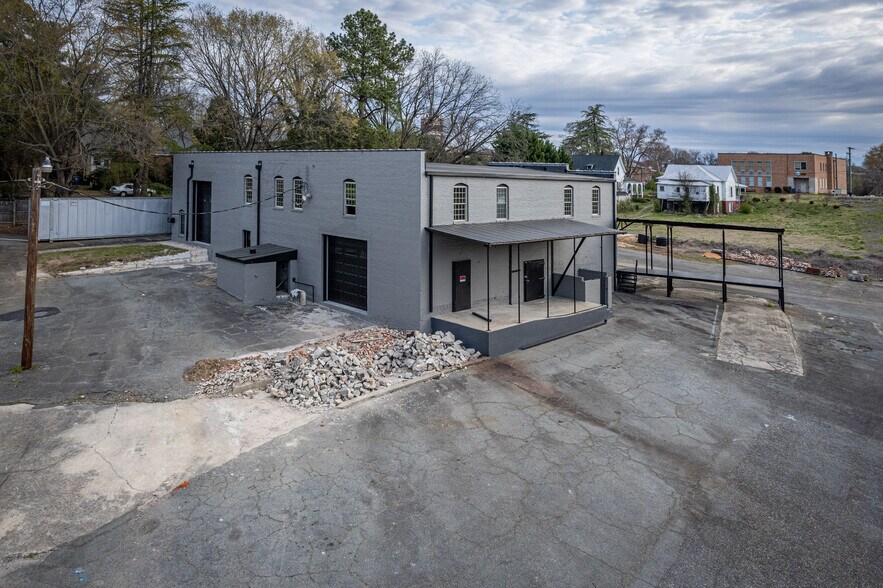 313 S Government St, Lincolnton, NC 28092