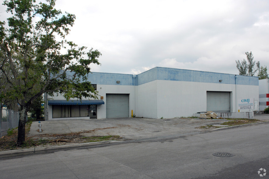 2401 NW 93rd Ave, Miami, FL for lease - Building Photo - Image 3 of 4