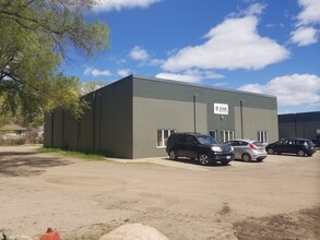 10057 NE Polk St, Blaine, MN for lease Building Photo- Image 1 of 10